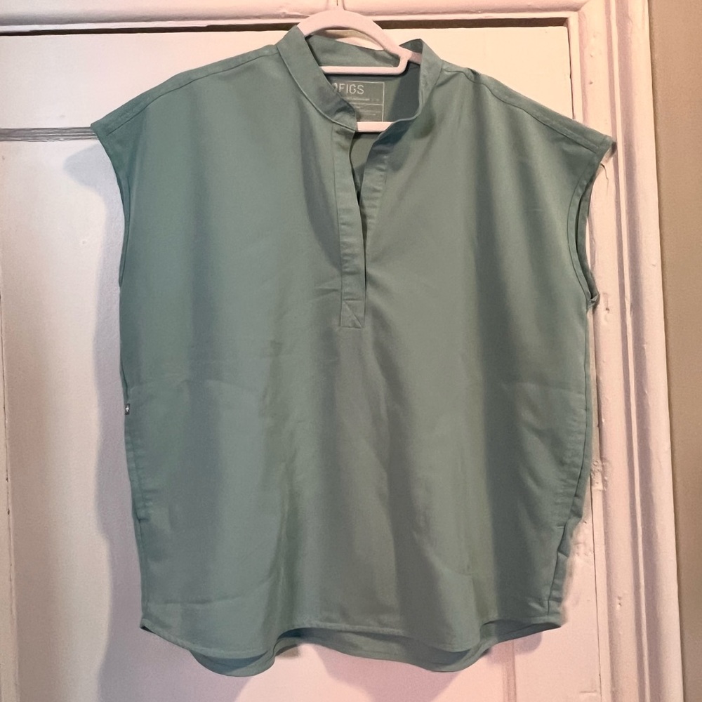seaglass Rafaela scrub top
